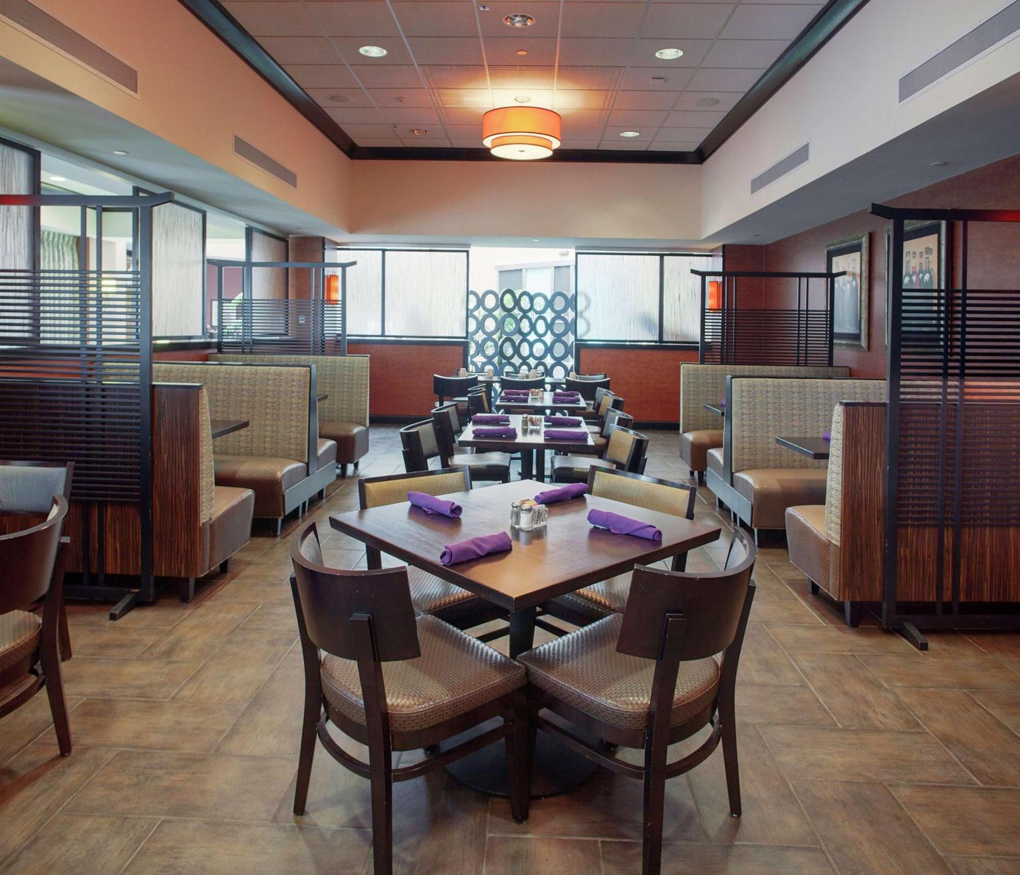 Doubletree Suites By Hilton Bentonville Exteriör bild
